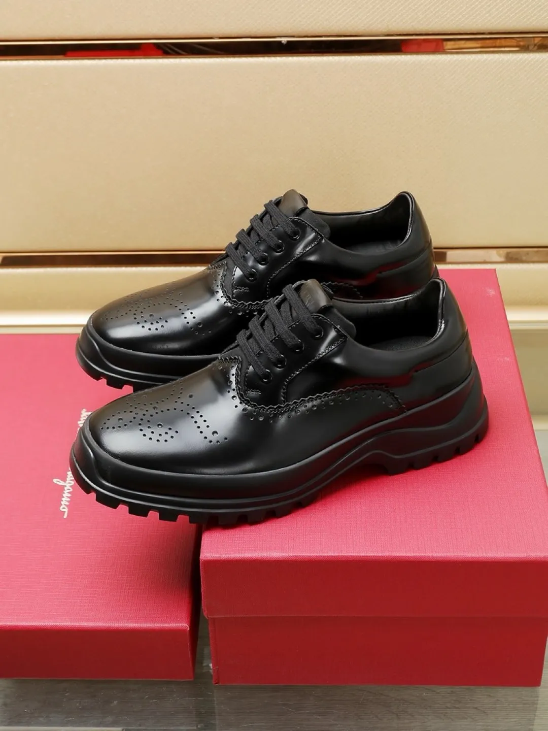 Factory P680💰🔥《Ferragamo》👏Latest•High-end top brand luxury~purchasing agent, top~quality. New fashionable business men's shoes 🔜The uppers are made of original first-layer open-edge beaded cowhide➕cowhide·lining, with fine workmanship. The original stylish and soft combination wear-resistant and non-slip outsole is light and comfortable on the feet. The real thing looks better in real photos. Number of yards: 38--44 (45 and 46 can be customized)